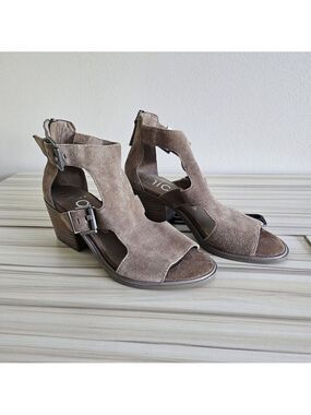 Nicole Jahida Tan Suede Leather Buckle Open Toe Sandals Size 7.5